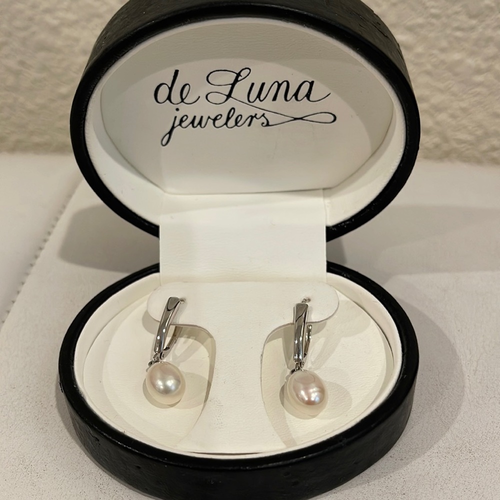 De Luna Jewelers earrings